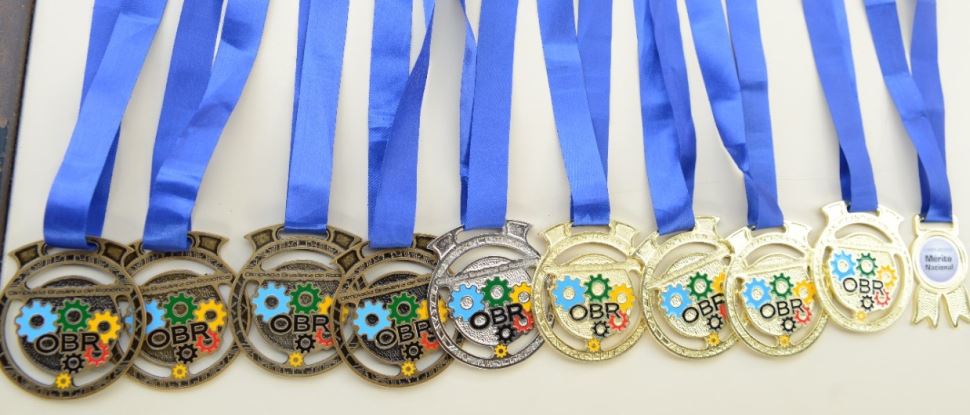 Estudantes da Escola Sesi de Mococa recebem medalha da OBR
