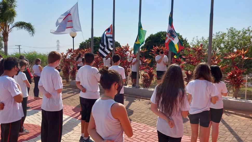 Plantio de mudas e hasteamento das bandeiras marcam semana do Dia da Árvore