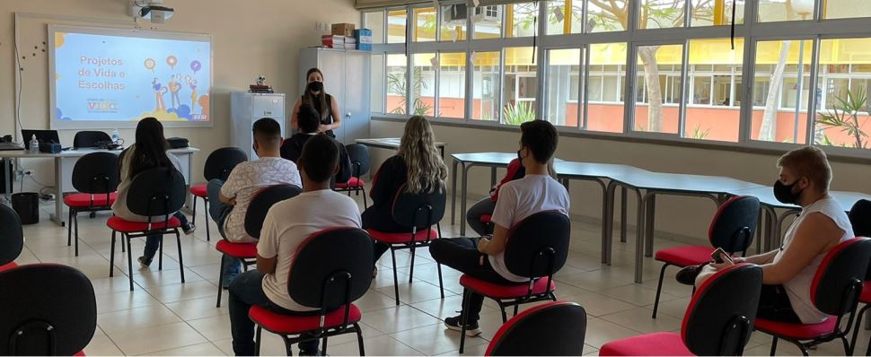 Psicóloga fala sobre projeto de vida e escolhas com estudantes