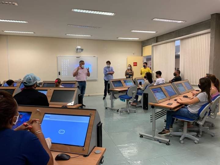 Prefeito conhece Escola de Robótica no Sesi de Mococa