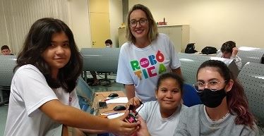 Alunos de programação e robótica participam de desafio da Microsoft 
