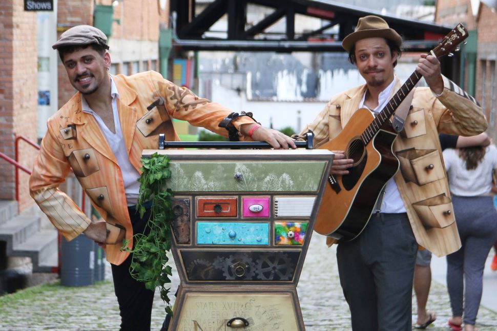 Feira de livros e contação de histórias no Sesi Araras
