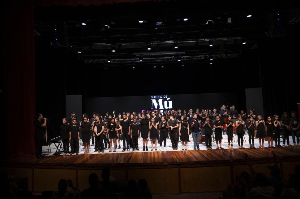 Alunos do Núcleo de Música encantam o público
