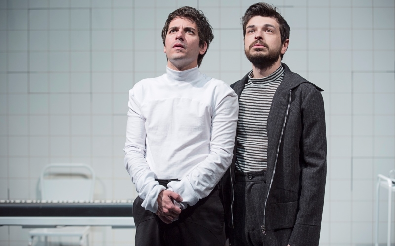 SESI Osasco recebe espetáculo livremente inspirado nas memórias da infância de Charles Chaplin