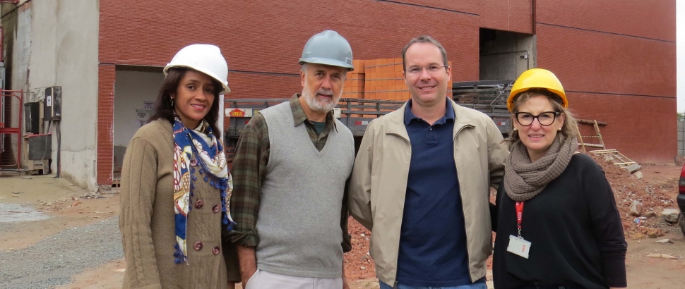 Superintendente do SESI-SP visita obras da nova escola em Osasco 