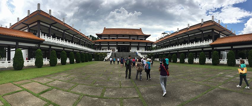 Alunos de ioga visitam Templo Zu Lai. Confira!