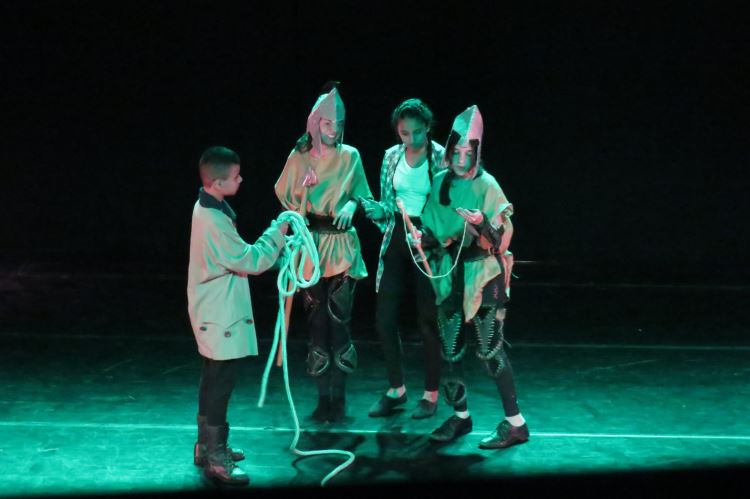 NAC 12-15 2018 Dormindo de Touca