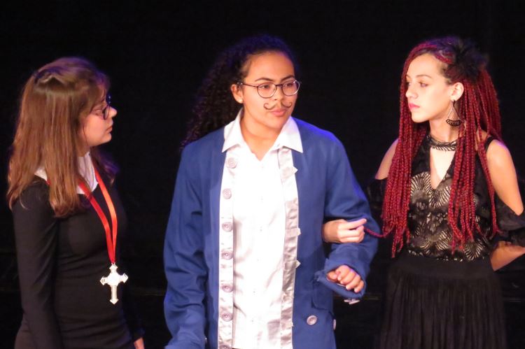 NAC 12-15 2018 Dormindo de Touca