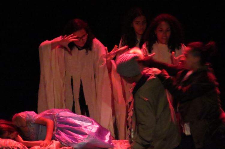 NAC 12-15 2018 Dormindo de Touca