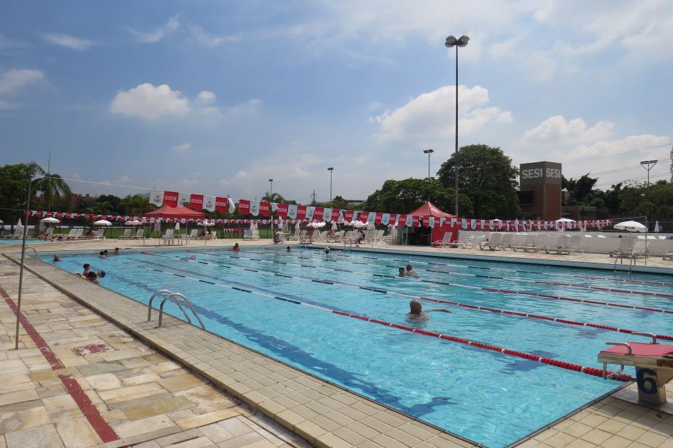A preços acessíveis, piscinas do SESI estão abertas ao público neste verão