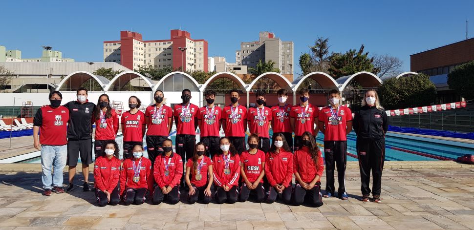 Equipe de natação do SESI Osasco conquista lugares no pódio no Campeonato Paulista Infantil e Juvenil de Natação