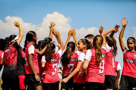 Futebol feminino cresce no Sesi-SP e se expande para mais duas cidades 
