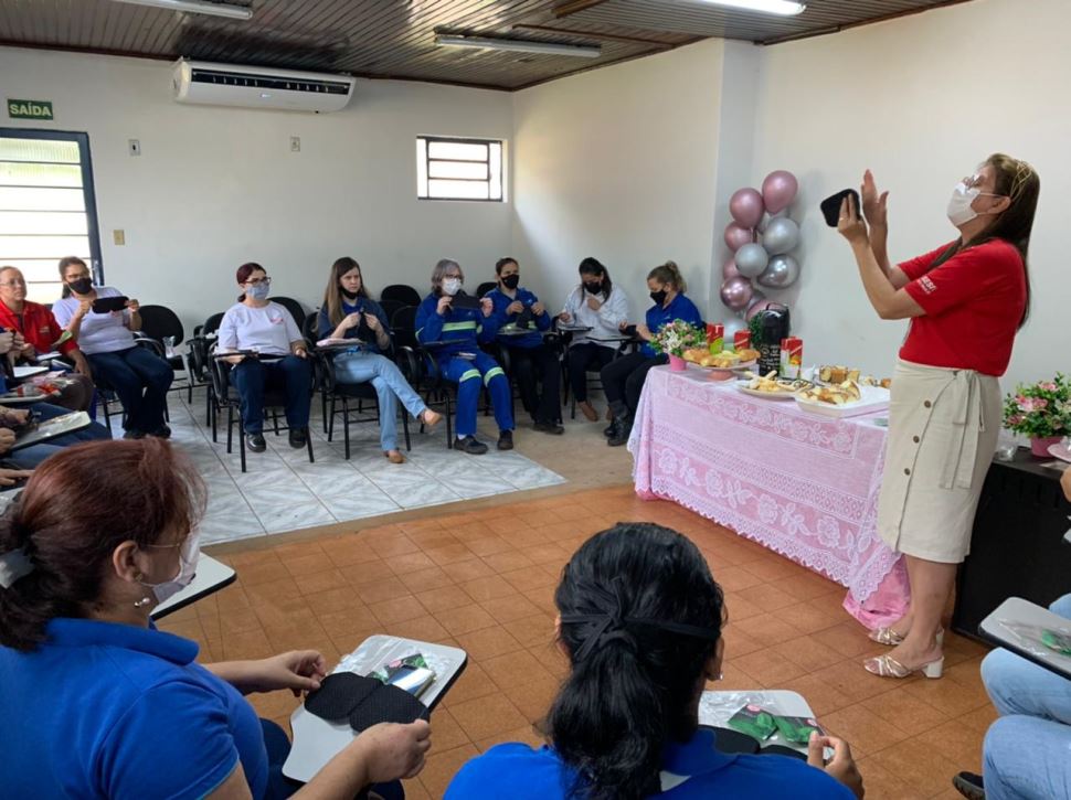 Oficinas de máscaras terapêuticas para os olhos marcaram o Dia Internacional da Mulher em várias cidades da região