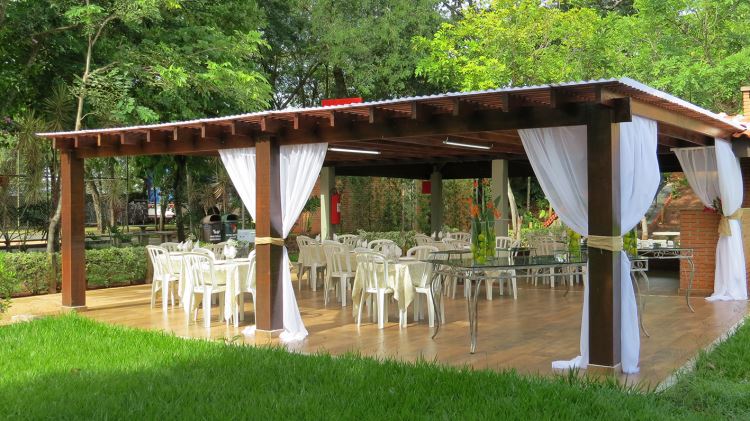 quiosque com churrasqueira