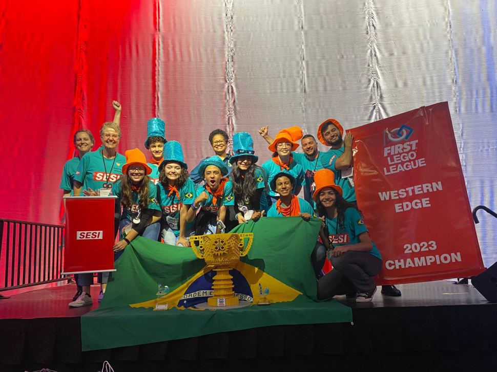 Alunos do Sesi de Ourinhos vencem campeonato de robótica nos Estados Unidos