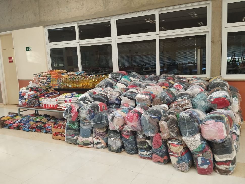  8 mil peças de roupa e quase 1 tonelada de alimentos arrecadados e doados pelos alunos do Sesi-SP