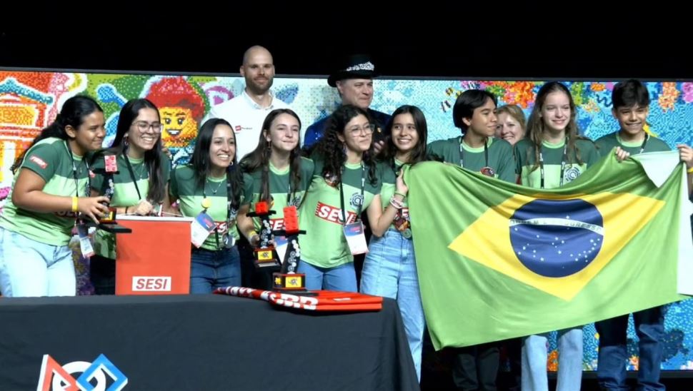 Alunos da Escola SESI de Sta Cruz do Rio Pardo são vice-campeões de Robótica nos Estados Unidos