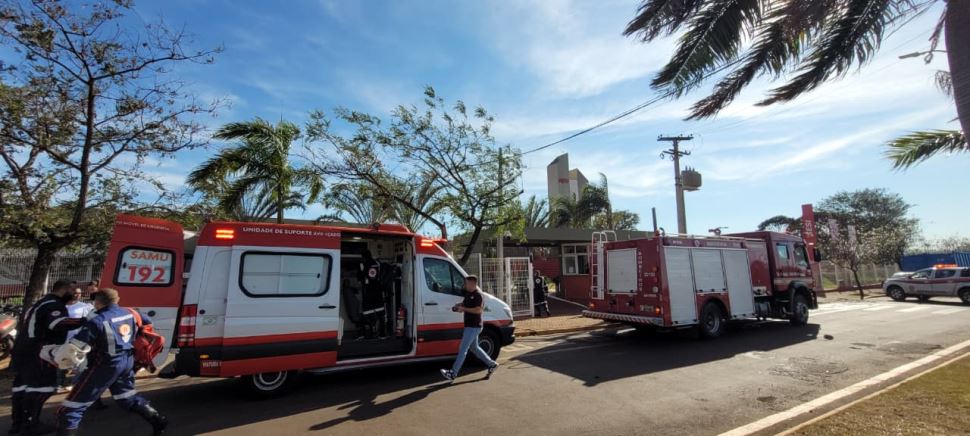 Simulado de incêndio mobilizou estudantes e bombeiros no Sesi de Santa Cruz do Rio Pardo