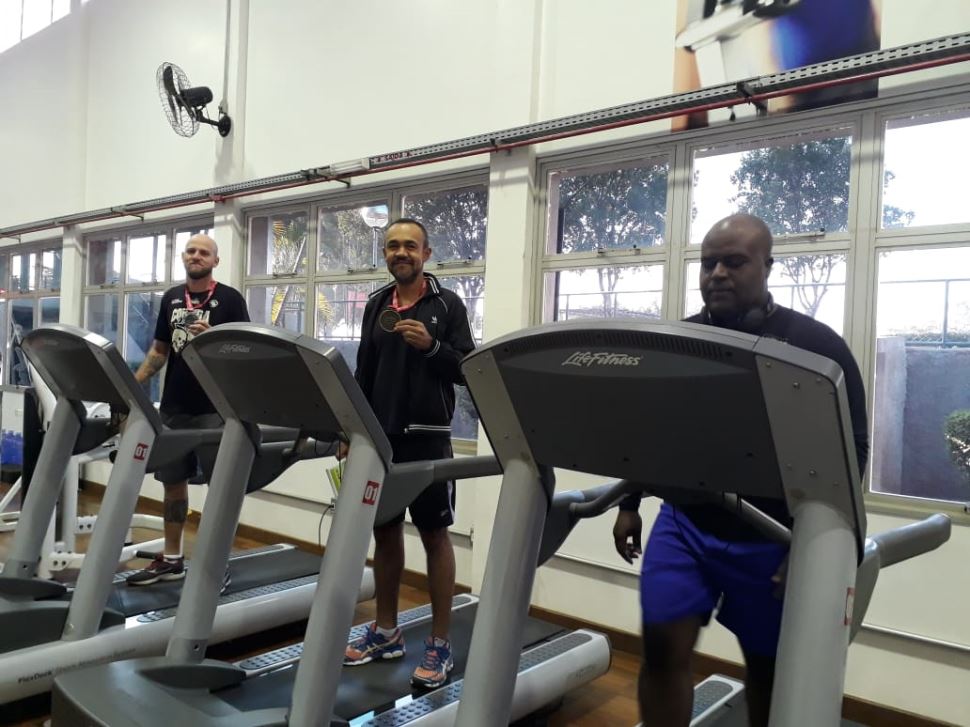 SESI PIRACICABA PROMEVE COMPETIÇÃO DE CORRIDA NA ESTEIRA ENTRE ALUNOS DA ACADEMIA