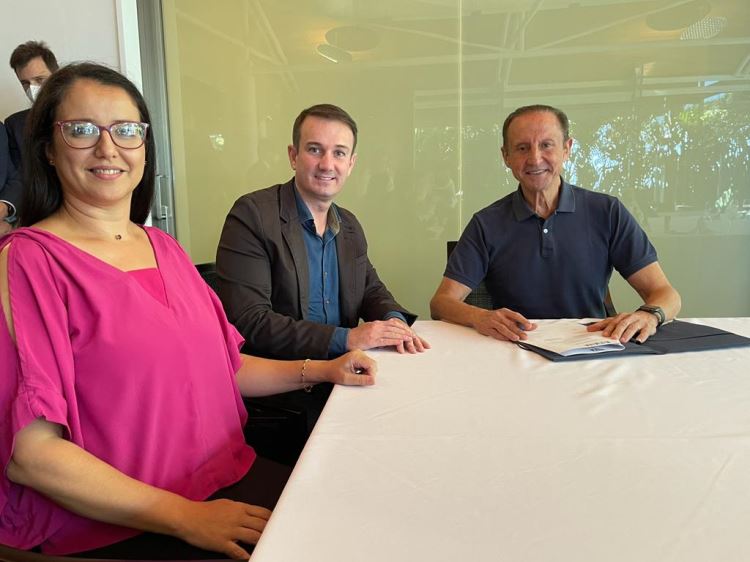 Secretária de Educação Samanta Bontorim, prefeito Thiago Silva e o presidente do Fiesp e do Sesi-SP, Paulo Skaf