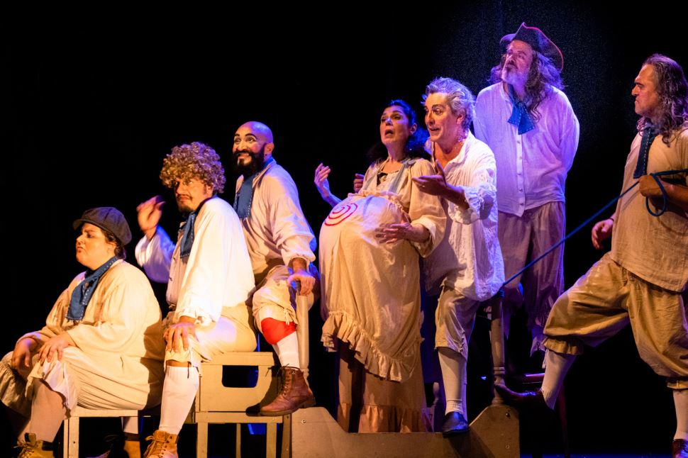 Sucesso de público, comédia Ubu Rei fará duas apresentações no Sesi Piracicaba 