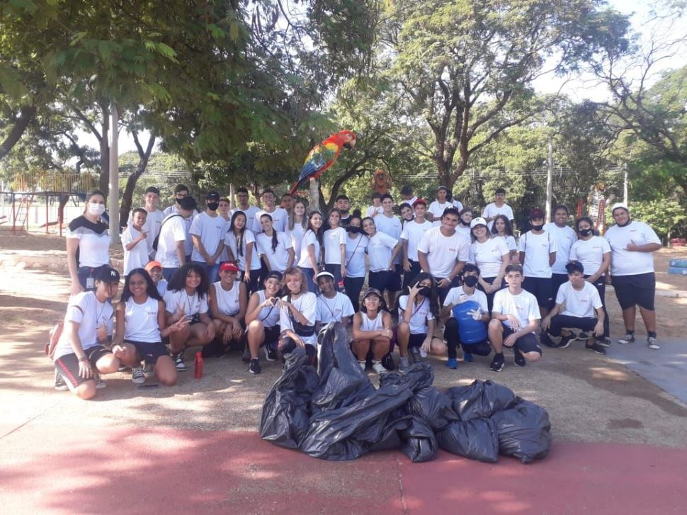 Estudantes da Escola Sesi de Epitácio realizam coleta de materiais sólidos na orla fluvial