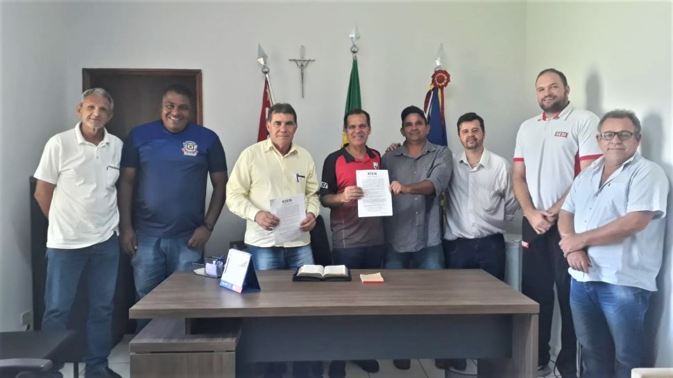 Prefeito de Marabá Paulista assina convênio com Sesi-SP para o Programa Atleta do Futuro