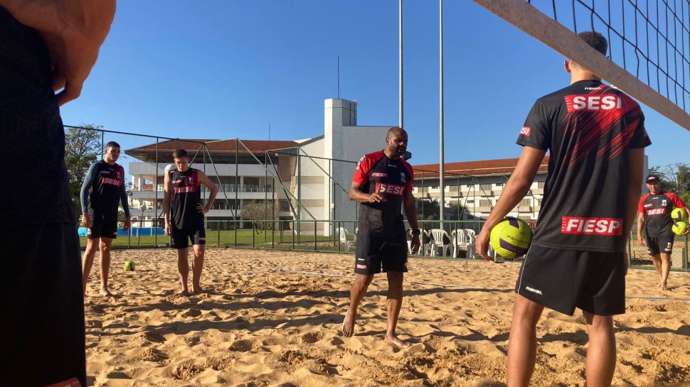Equipe masculina de vôlei do Sesi-SP faz pré-temporada na unidade de Epitácio