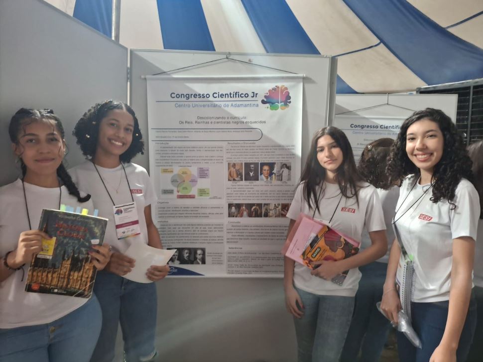 Alunas da Escola SESI Osvaldo Cruz apresentam trabalho sobre descolonização do currículo em congresso científico 