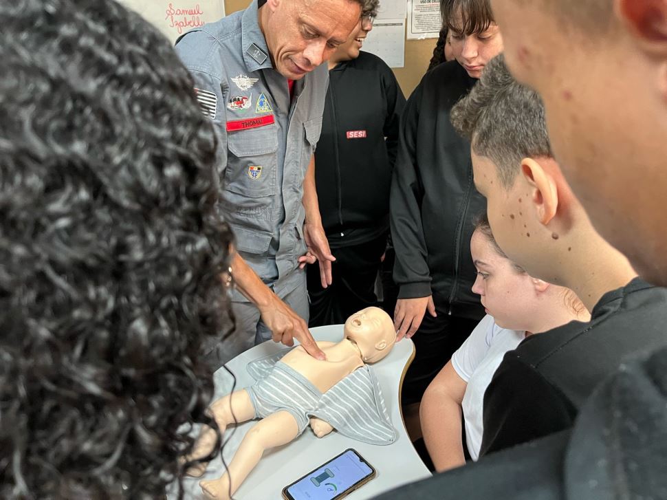 Programa "Bombeiro na Escola" promove capacitação em segurança para alunos do SESI de Santa Anastácio 