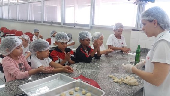 Estudantes do 2º Ano do Ensino Fundamental I em: "Não são visíveis, mais existem"