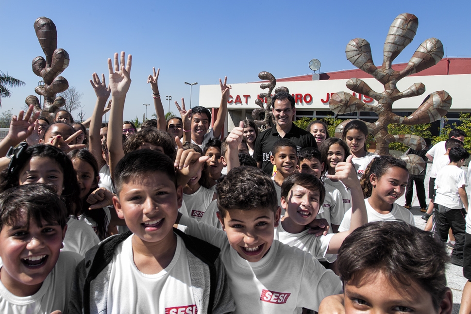Esculturas em ferro formam um jardim no SESI Presidente Prudente