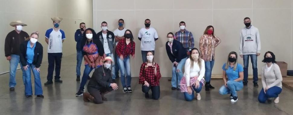 SESI Presidente Prudente realiza ginástica laboral temática com colaboradores de empresas