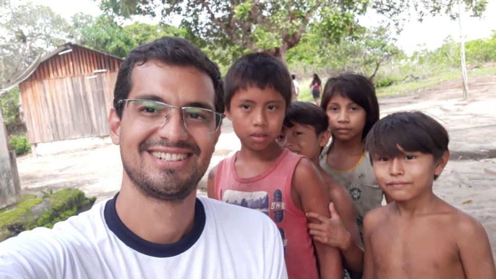 Ex-aluno da Escola SESI de Presidente Prudente trabalha como médico em aldeia indígena no Amapá