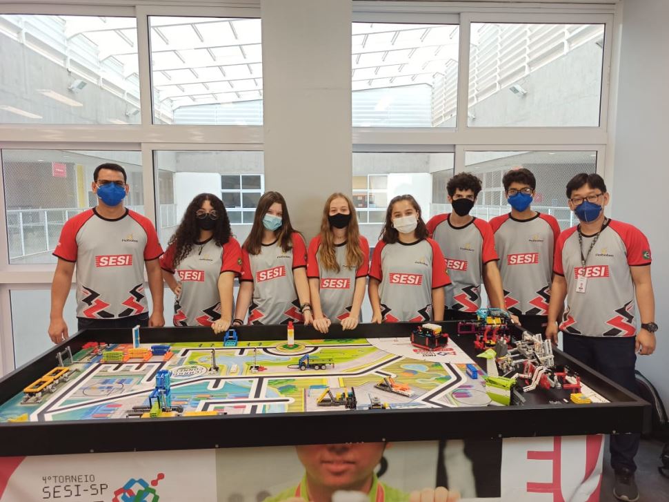 Rumo à etapa nacional: equipes de Robótica do Sesi comemoram classificação