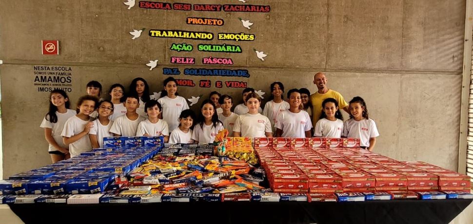 Perto da páscoa, alunos realizam doação de chocolates para projeto social em Prudente