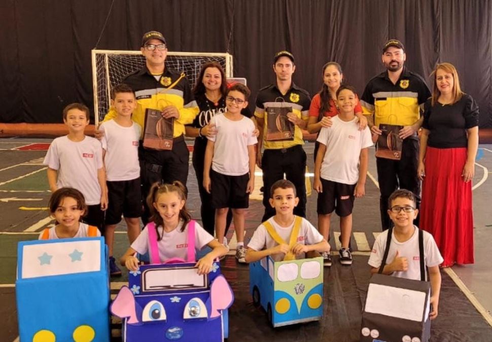 Programa Agente de Trânsito Mirim é realizado com estudantes da Escola Sesi no Parque Furquim 