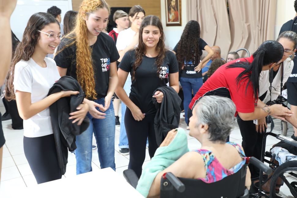 Estudantes do Sesi em Regente Feijó realizam trote solidário e mobilizam comunidade escolar