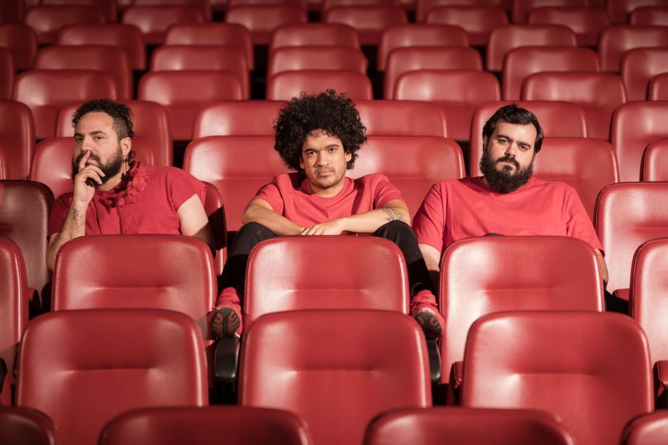 Tropicadelia reinventa a MPB em show gratuito no CAT Sesi Presidente Prudente 