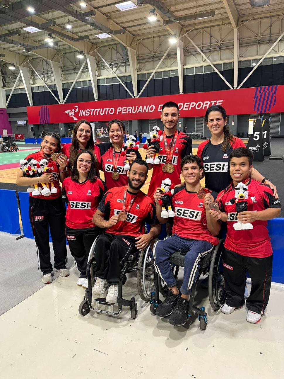 Atletas do SESI Prudente voltam para o Brasil com 9 medalhas do Campeonato Internacional de Parabadminton, no Peru 