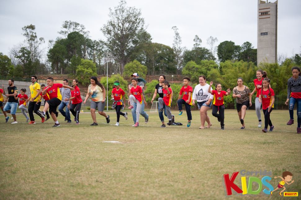 Corrida Kids da Pirelli reuniu pais e filhos em um dia de muita diversão e aprendizado no SESI Campinas Santos Dumont