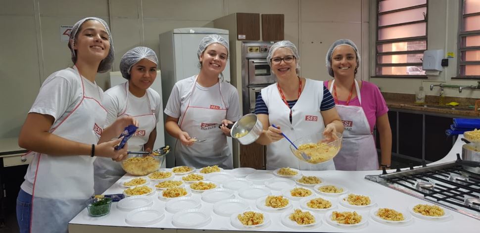 Escola SESI Amoreiras usa oficinas culinárias para trabalhar o tema “Fora estresse”