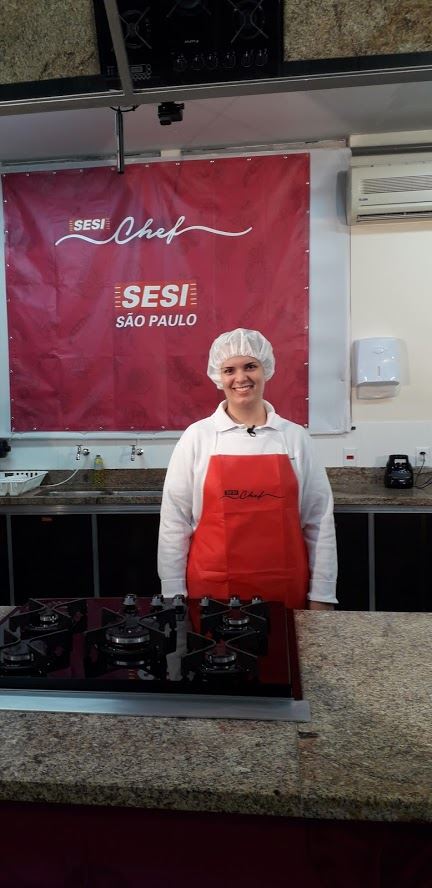 Chef Sarah na cozinha do SESI Amoreiras