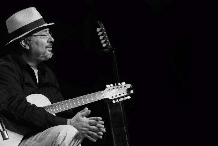 Osni Ribeiro faz show com música caipira no Teatro do Sesi Amoreiras