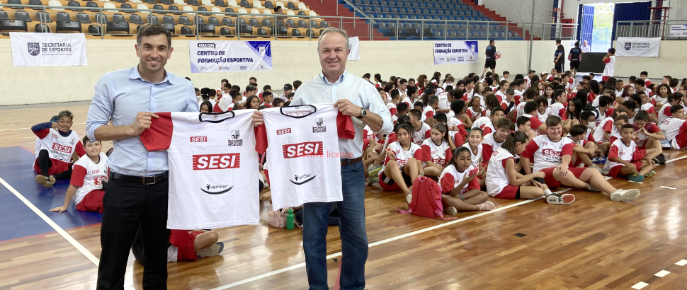 Sesi Amoreiras realiza entrega de uniformes do Programa Atleta do Futuro em Itatiba