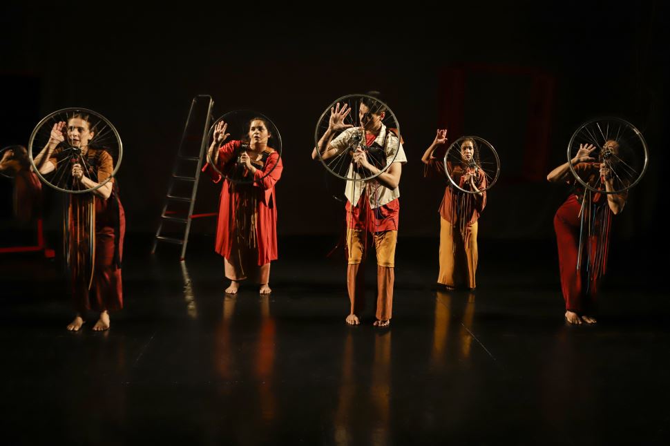 Cia Dança Sem Fronteiras apresenta espetáculo de dança "Ciranda de Retina e Cristalino" no SESI Amoreiras em Campinas