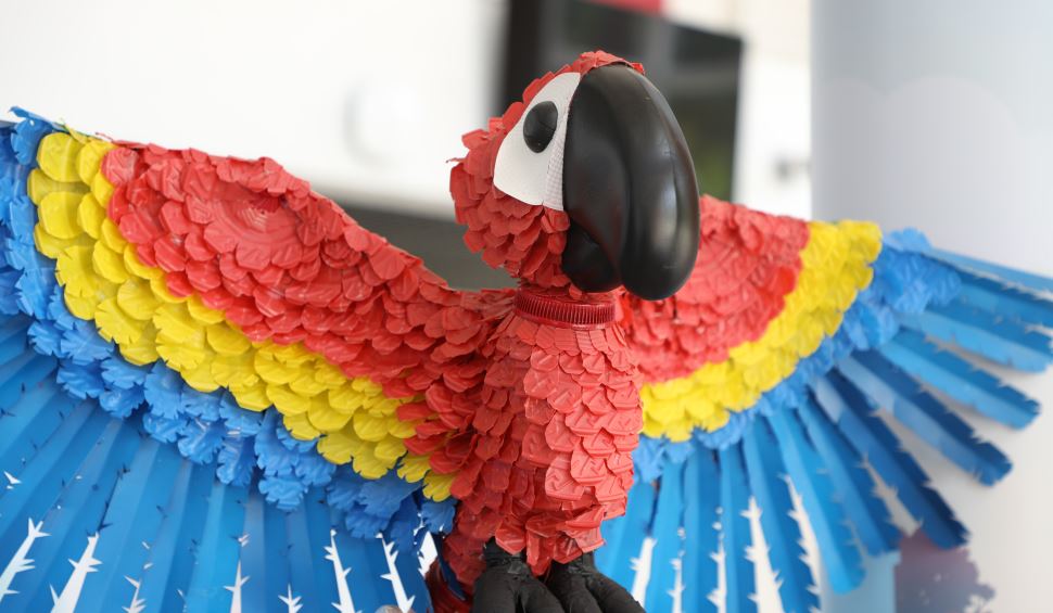 Últimas semanas da exposição “Ecotoy ART GPT: as embalagens têm muito a dizer” no Centro Cultural SESI Campinas