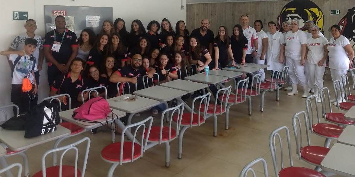 Almoço pré embarque para as Finais da Liga SESI Treinamento 2018 com o Diretor da unidade Álvaro Filho, delegação do voleibol e judô e a equipe da cozinha do SESI Ribeirão Preto 