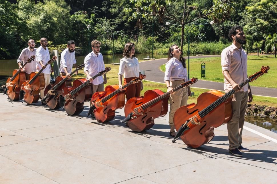 Sesi Ribeirão Preto recebe grupo de contrabaixos que traz releituras da MPB e clássicos do rock