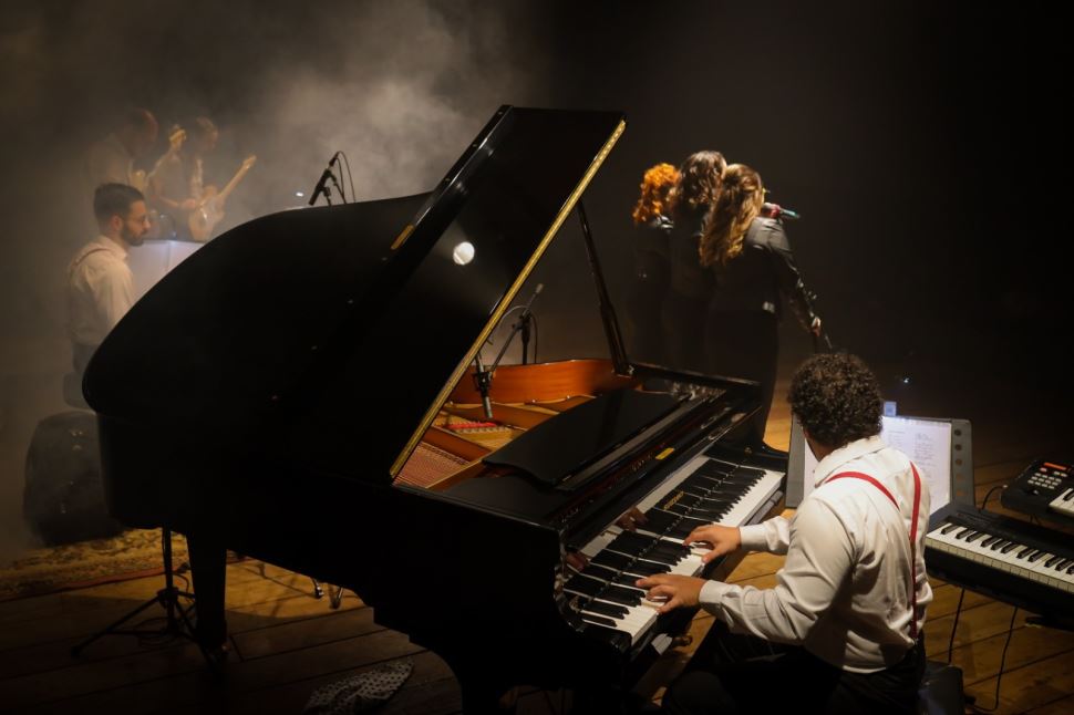 Show no Centro Cultural Sesi Ribeirão Preto celebra a potência feminina na música